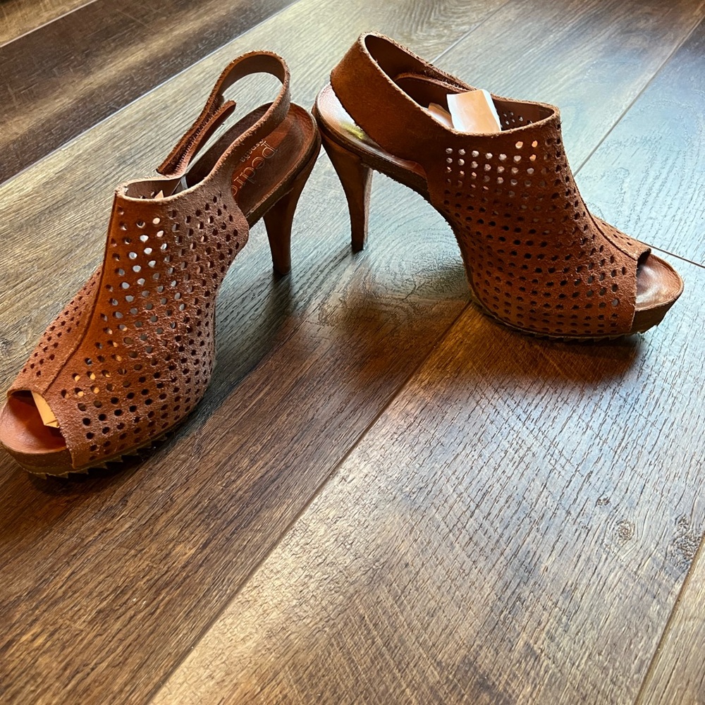 Pedro Garcia Brown Perforated w Box 39.5/9.5
